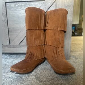 Minnetonka Leather 3-Fringe Moccasin Boots